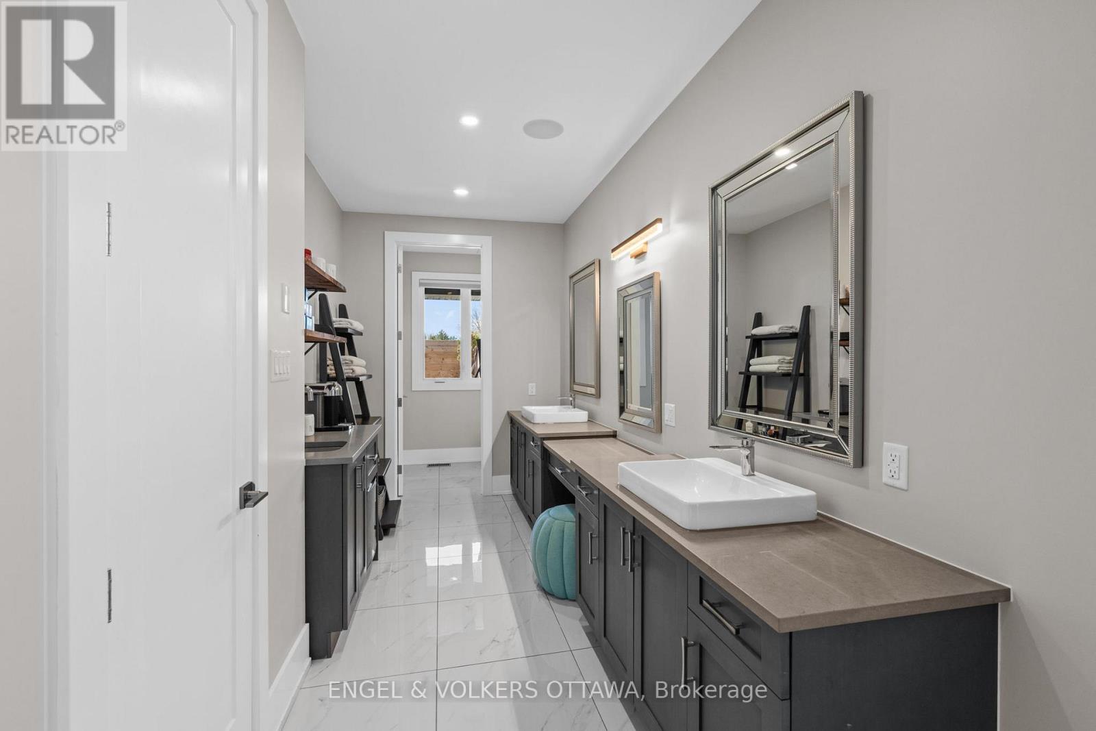 15 TIERNEY DRIVE - 21