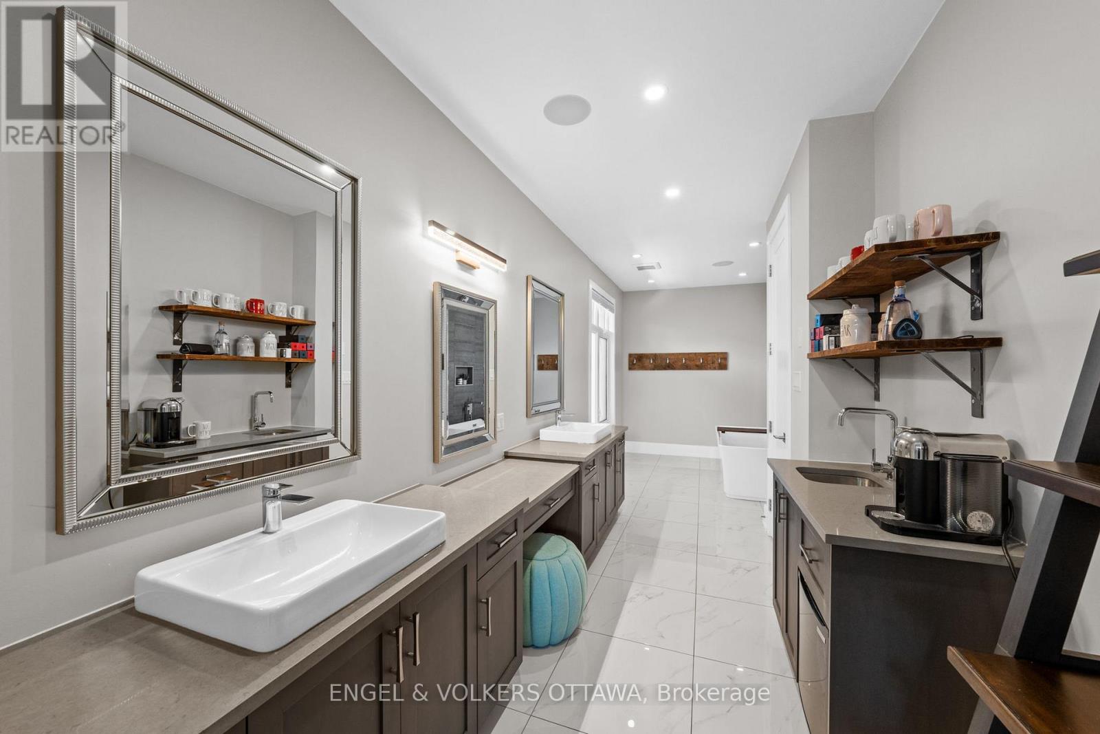 15 TIERNEY DRIVE - 22