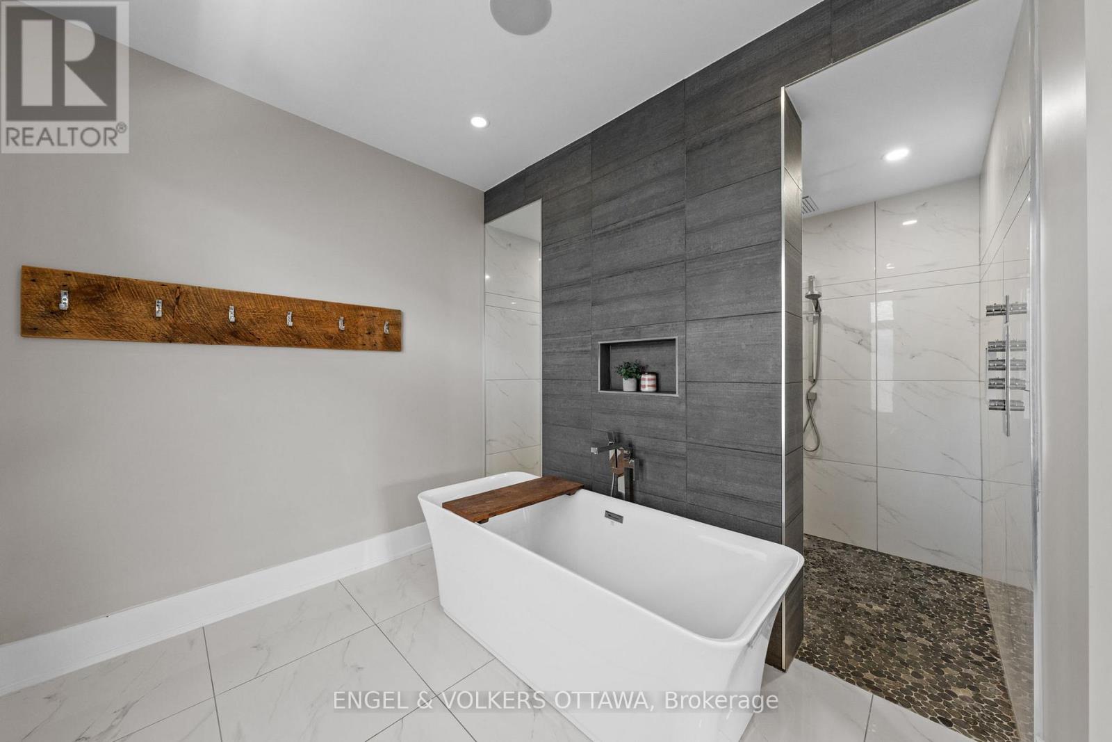 15 TIERNEY DRIVE - 23