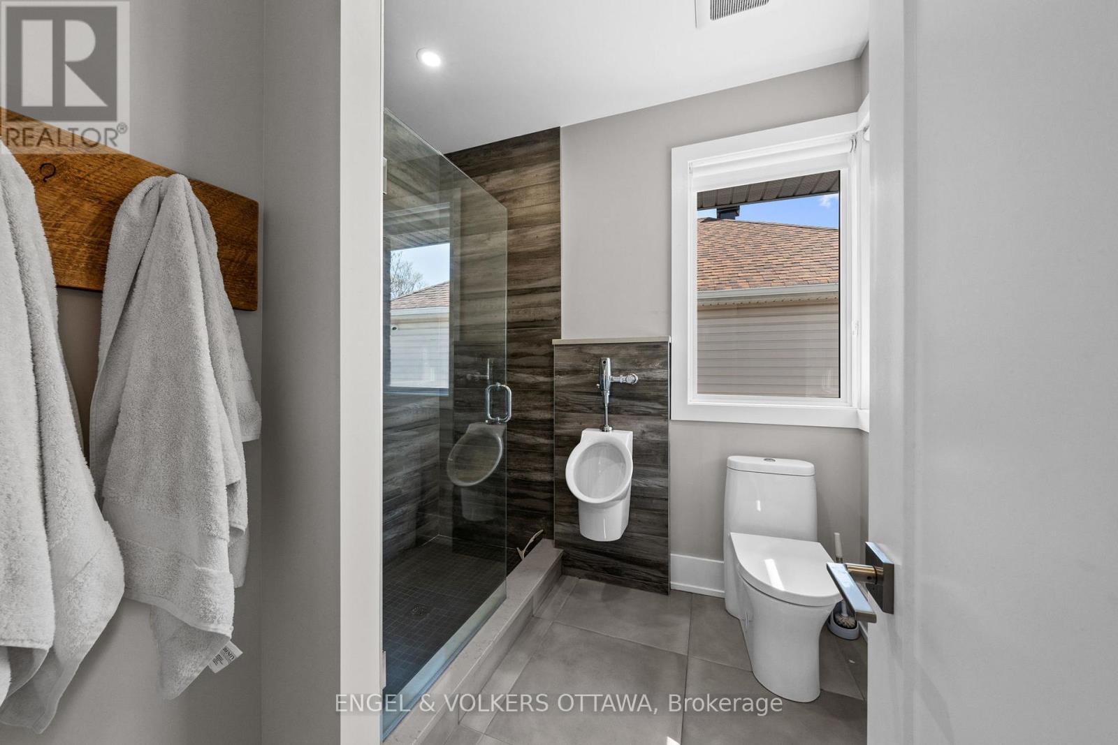 15 TIERNEY DRIVE - 34