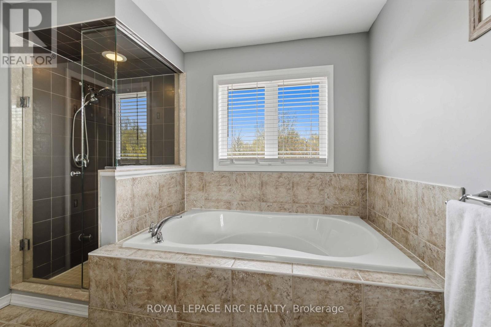 8769 DOGWOOD CRESCENT - 26