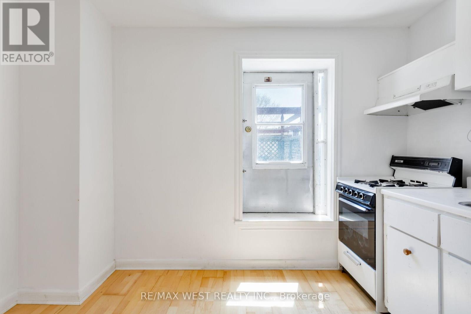 39 NOBLE STREET - 26