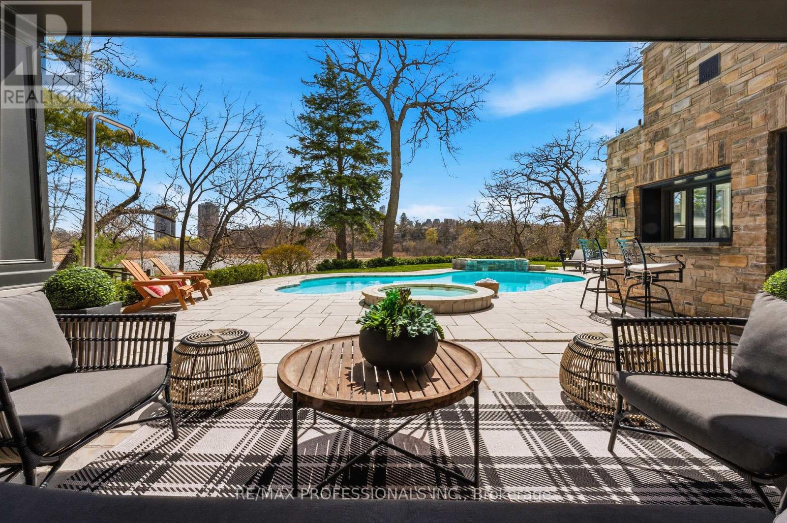 23 RIVERSIDE CRESCENT - 39