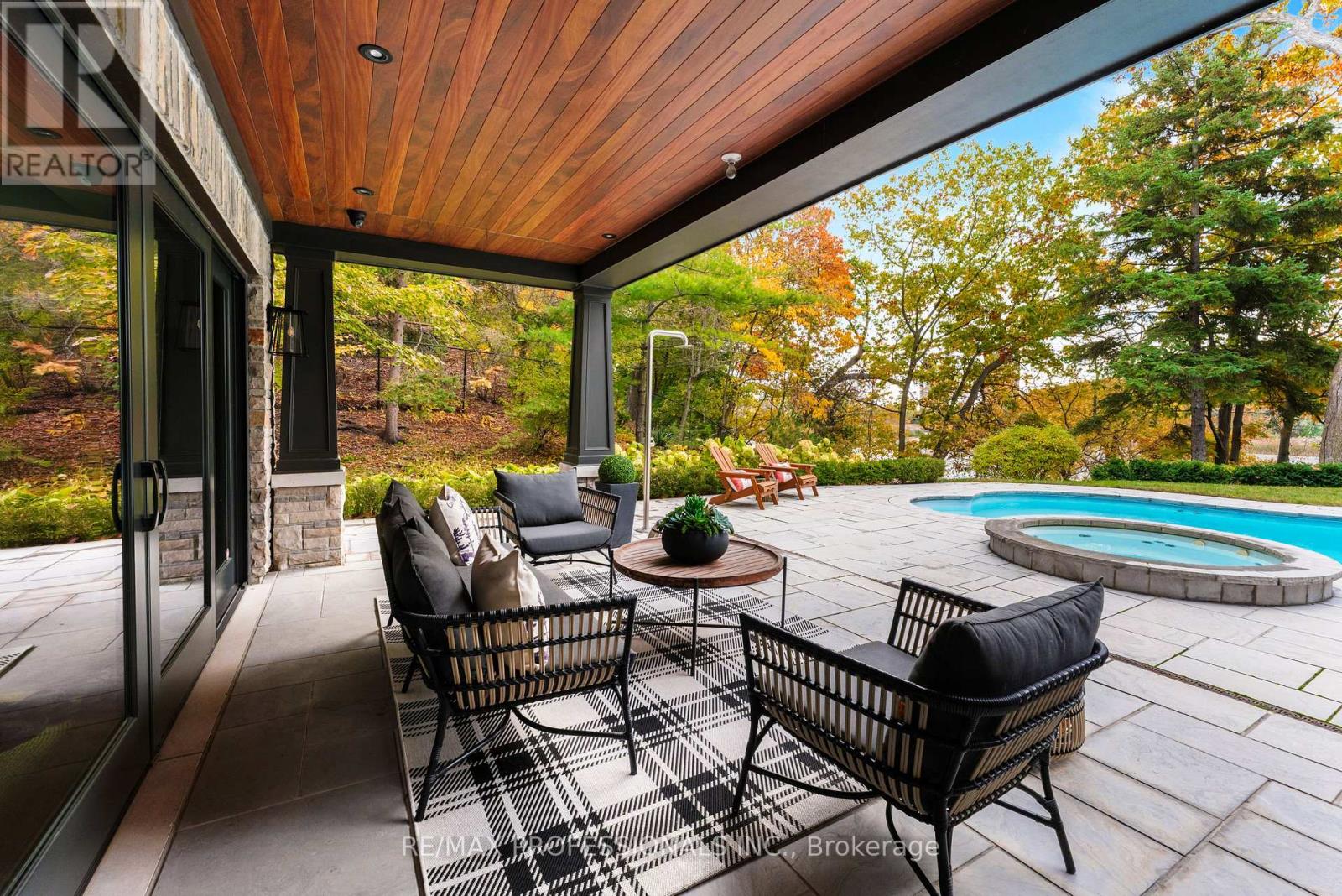 23 RIVERSIDE CRESCENT - 40