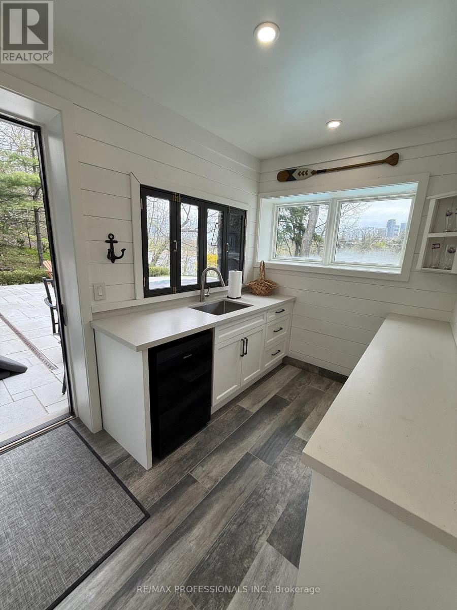 23 RIVERSIDE CRESCENT - 44
