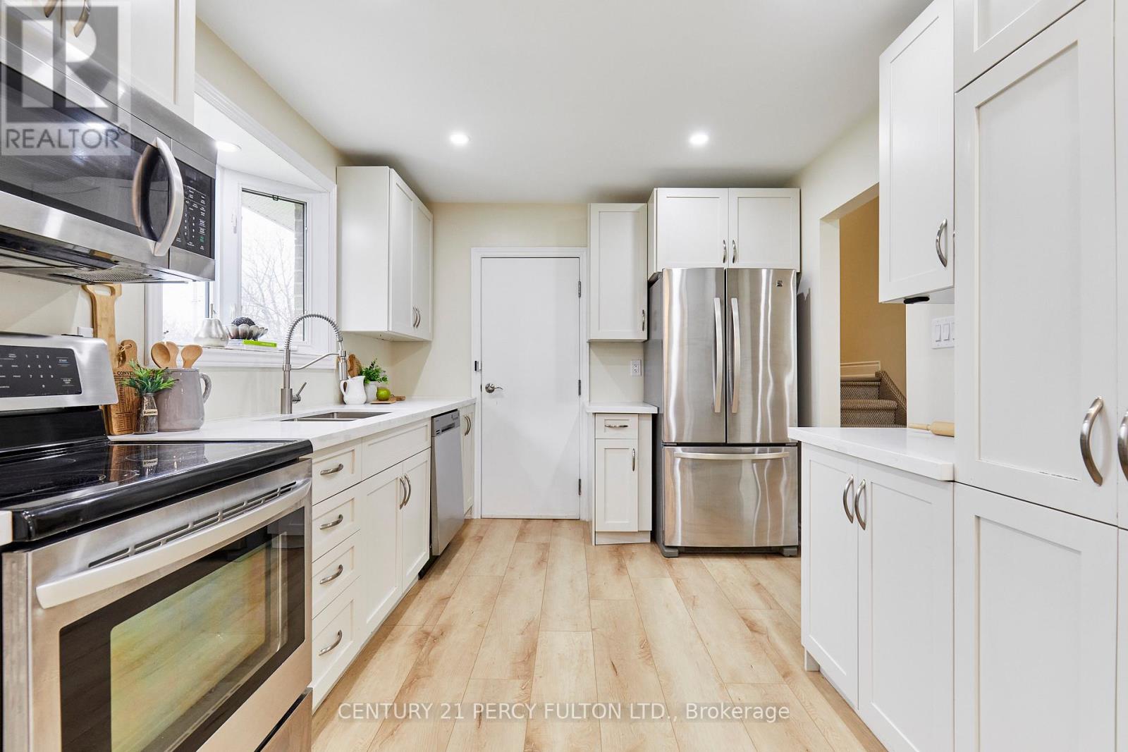 39 MEREDITH CRESCENT - 14