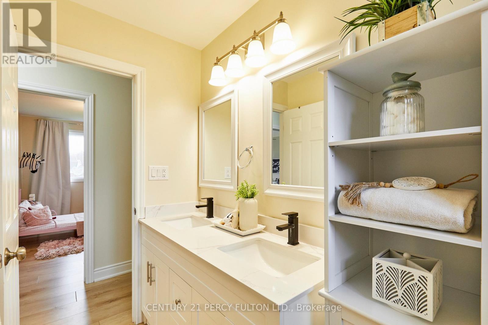 39 MEREDITH CRESCENT - 26