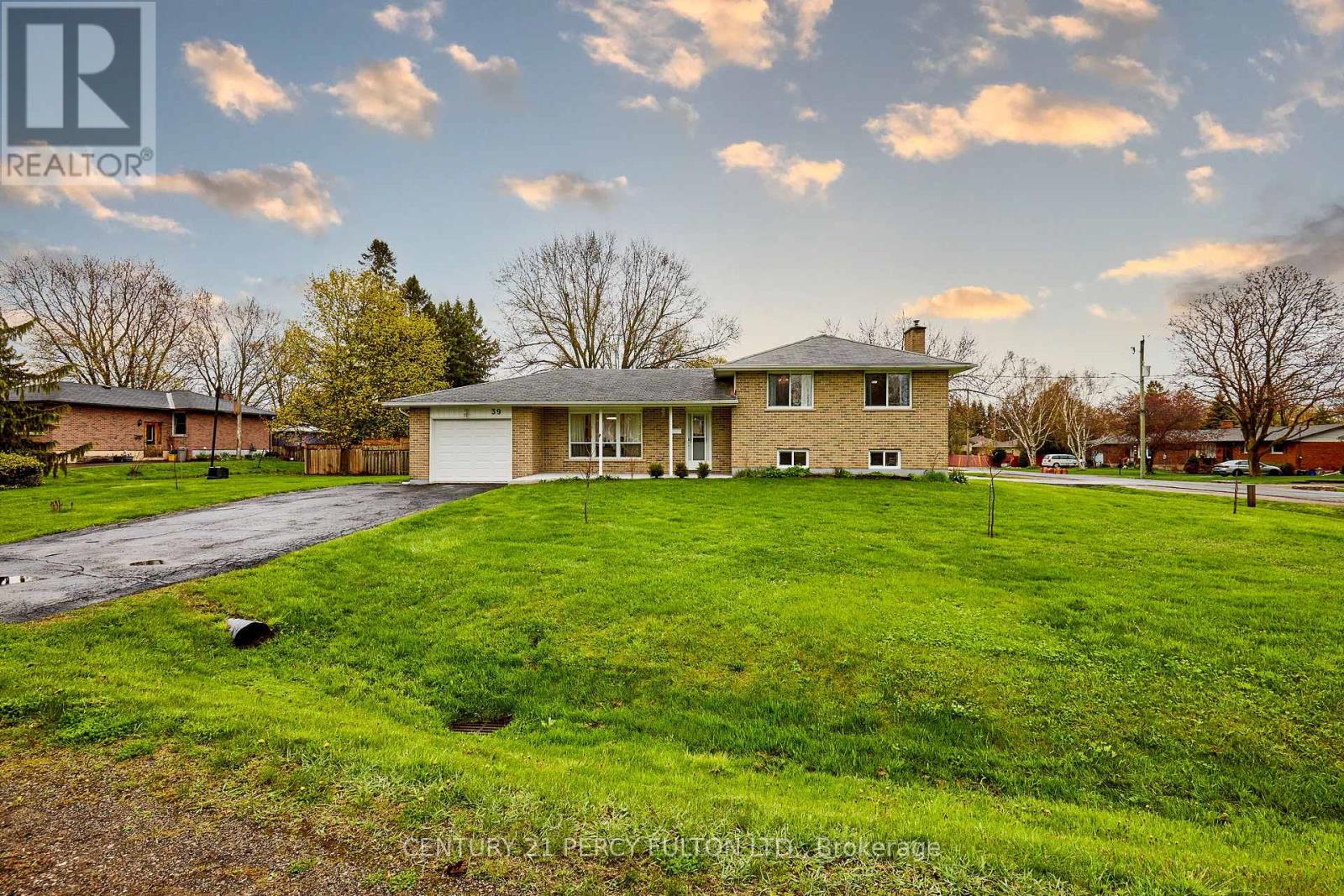 39 MEREDITH CRESCENT - 3