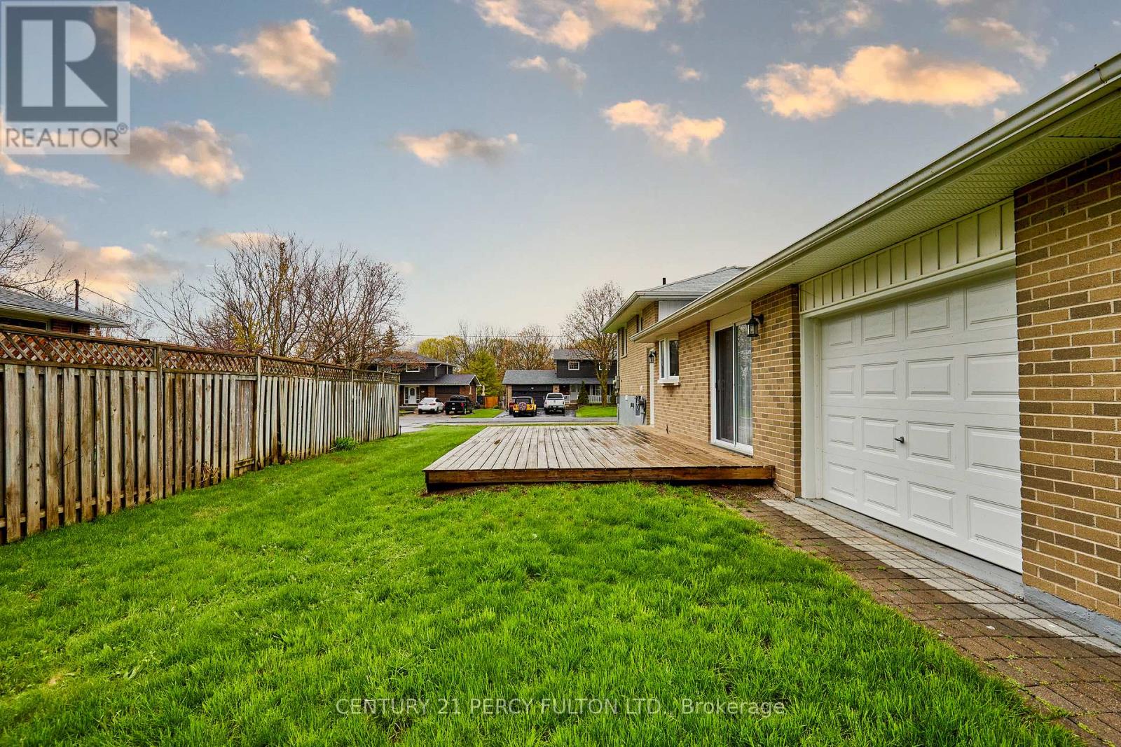 39 MEREDITH CRESCENT - 33