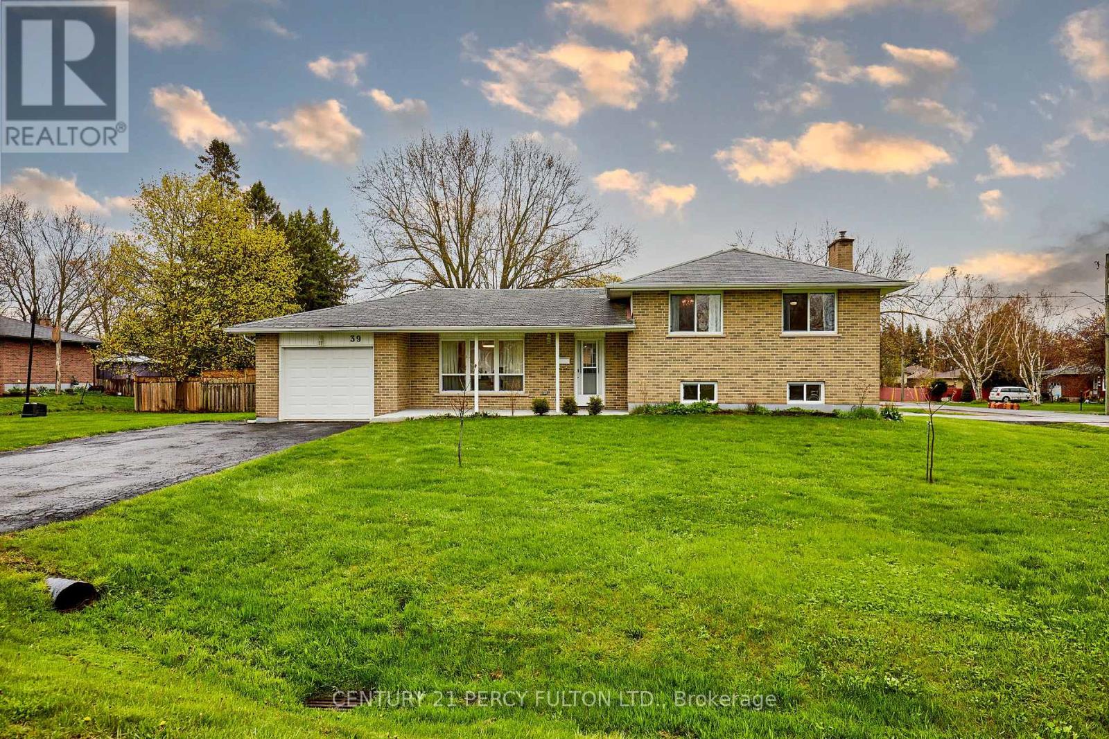 39 MEREDITH CRESCENT - 4