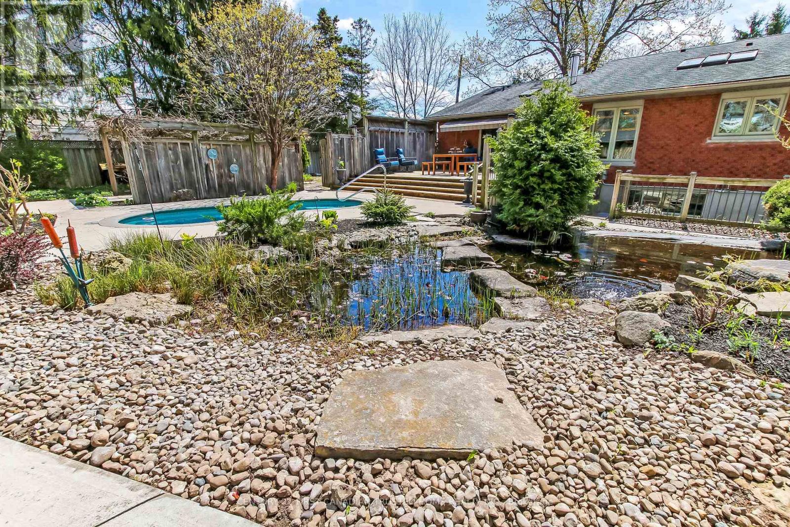 27 CROYDON DRIVE - 44