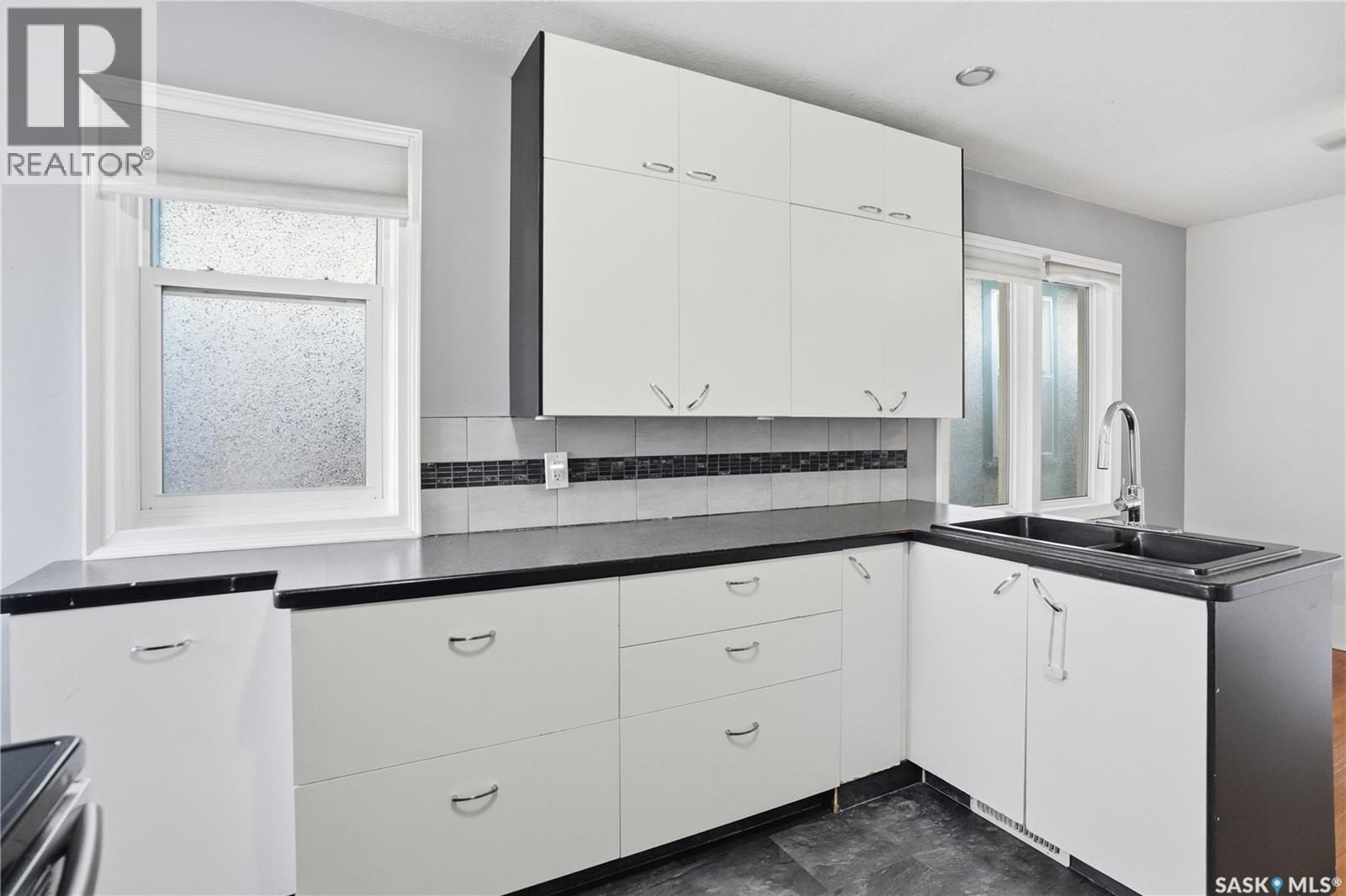 3727 VICTORIA AVENUE - 13