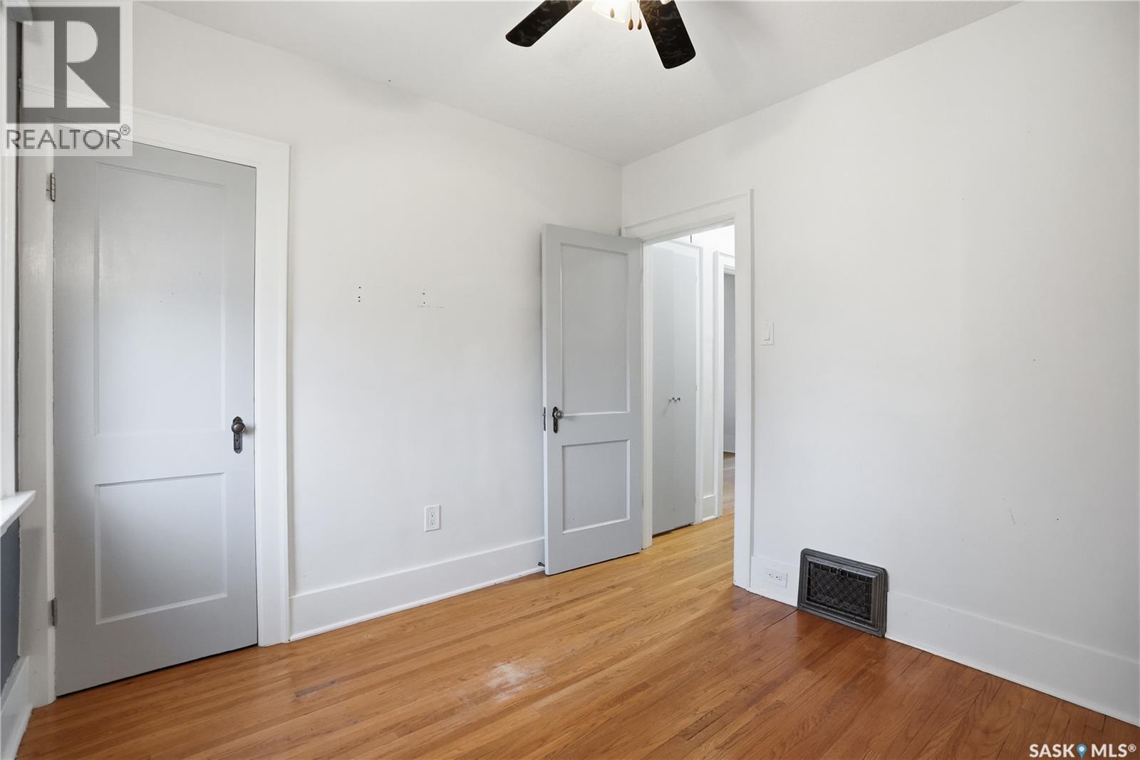3727 VICTORIA AVENUE - 16
