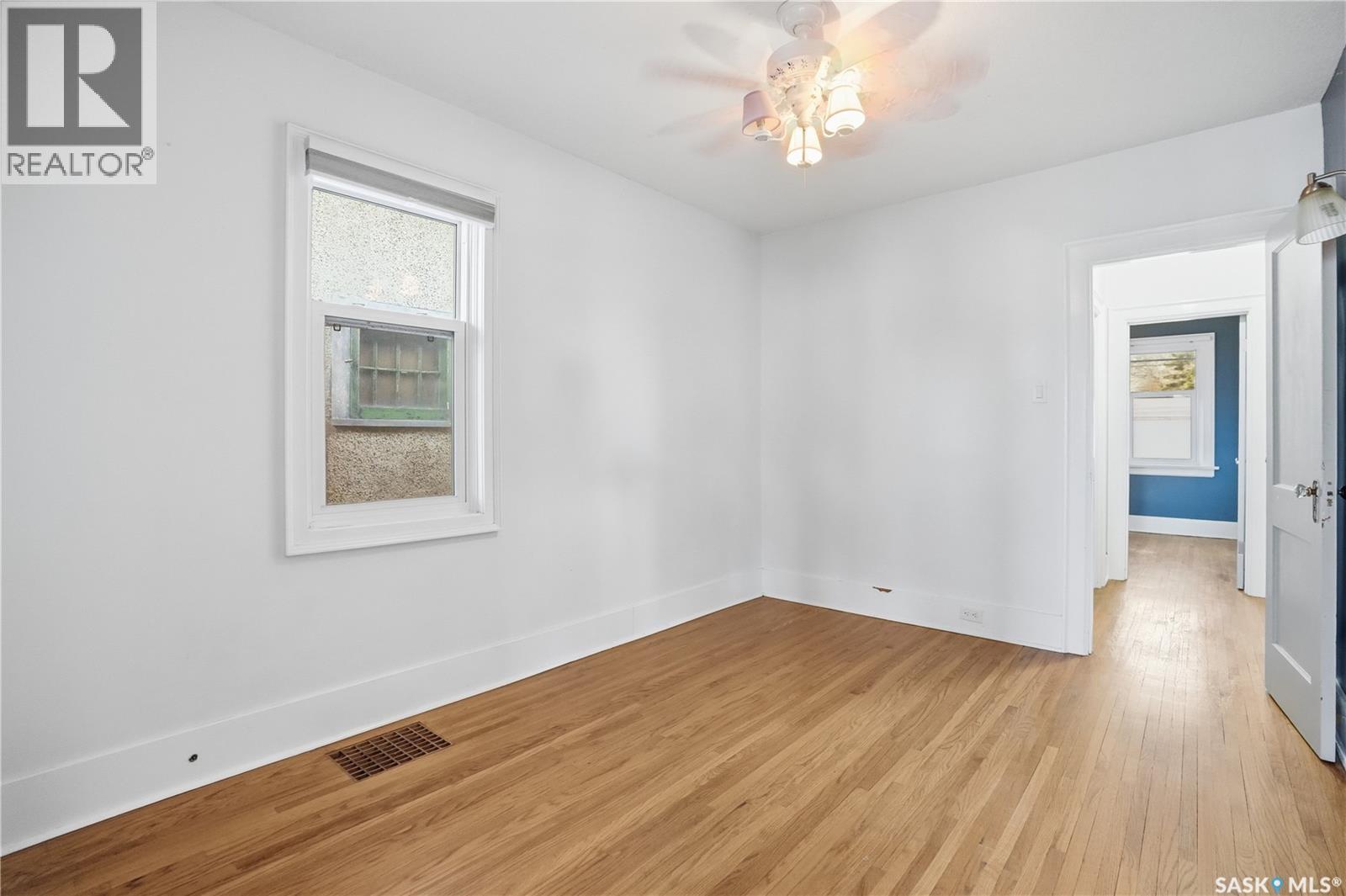 3727 VICTORIA AVENUE - 21