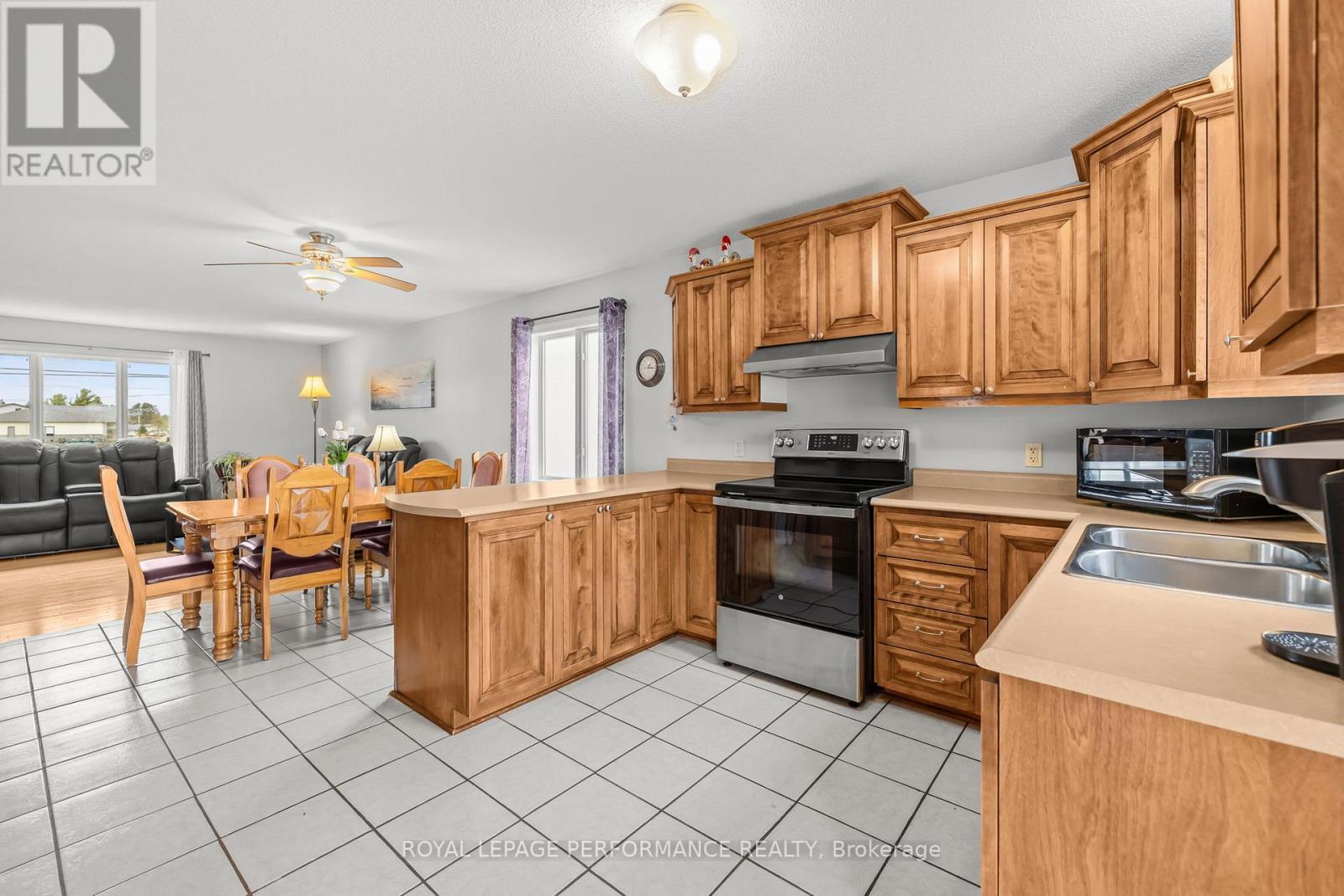 6 SARAH STREET - 10