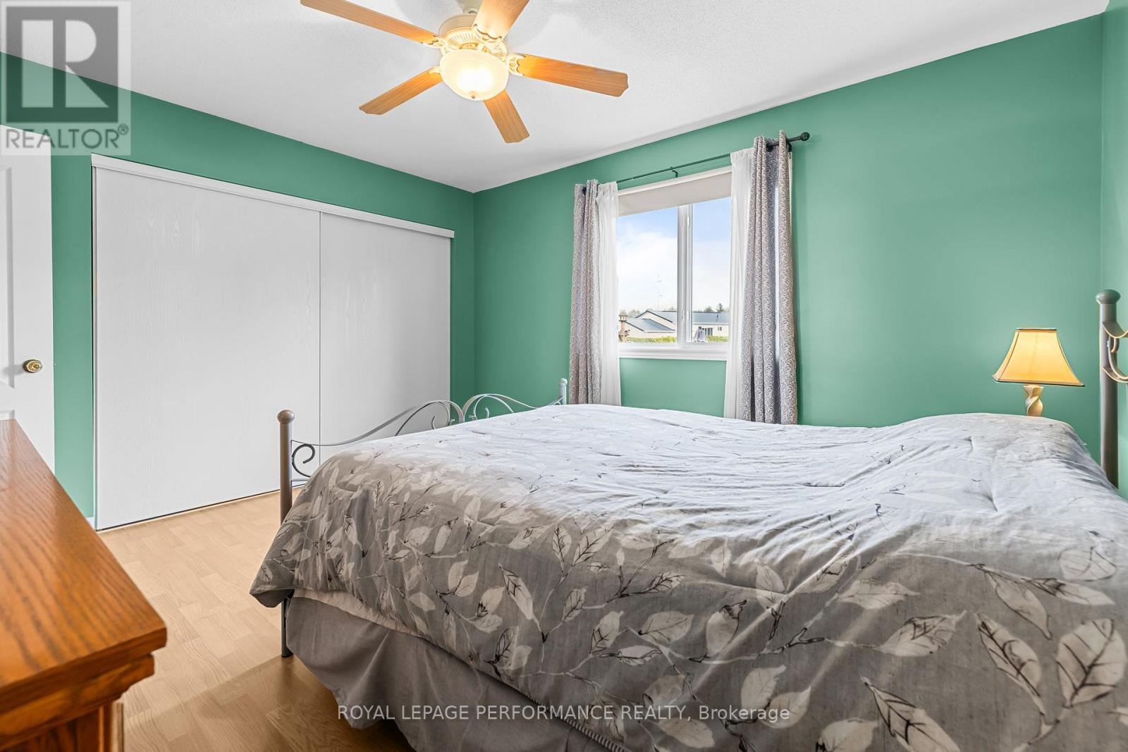 6 SARAH STREET - 16