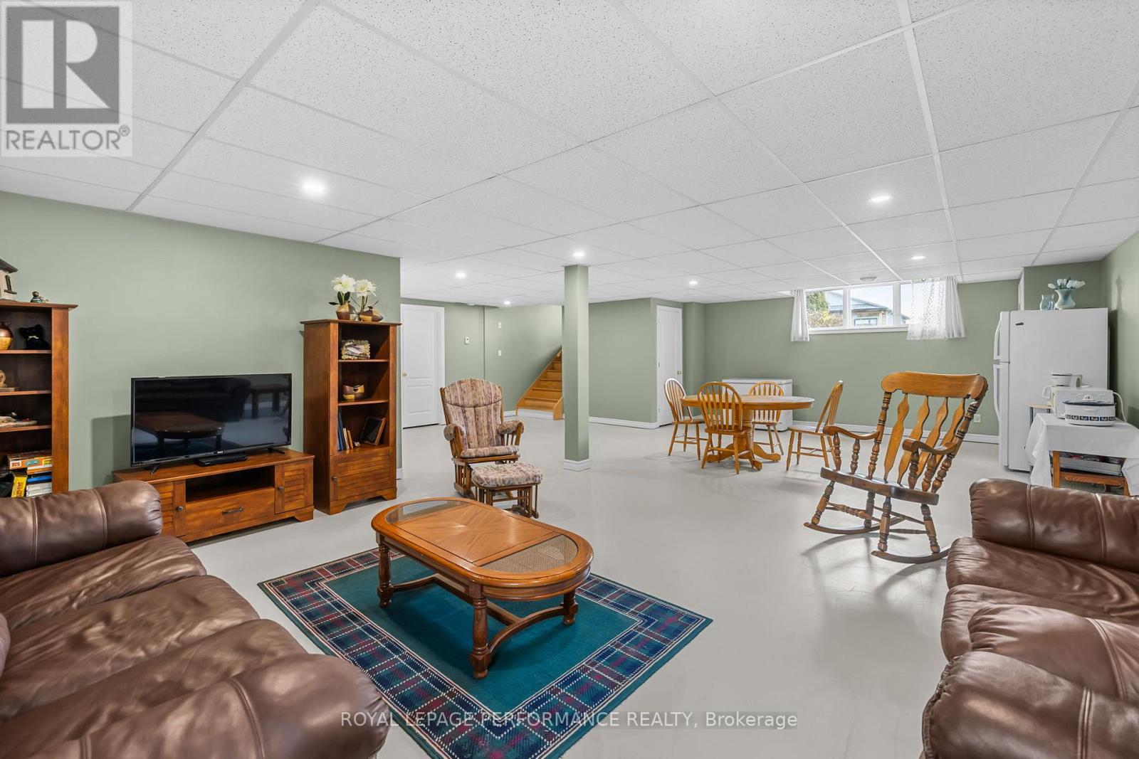 6 SARAH STREET - 23