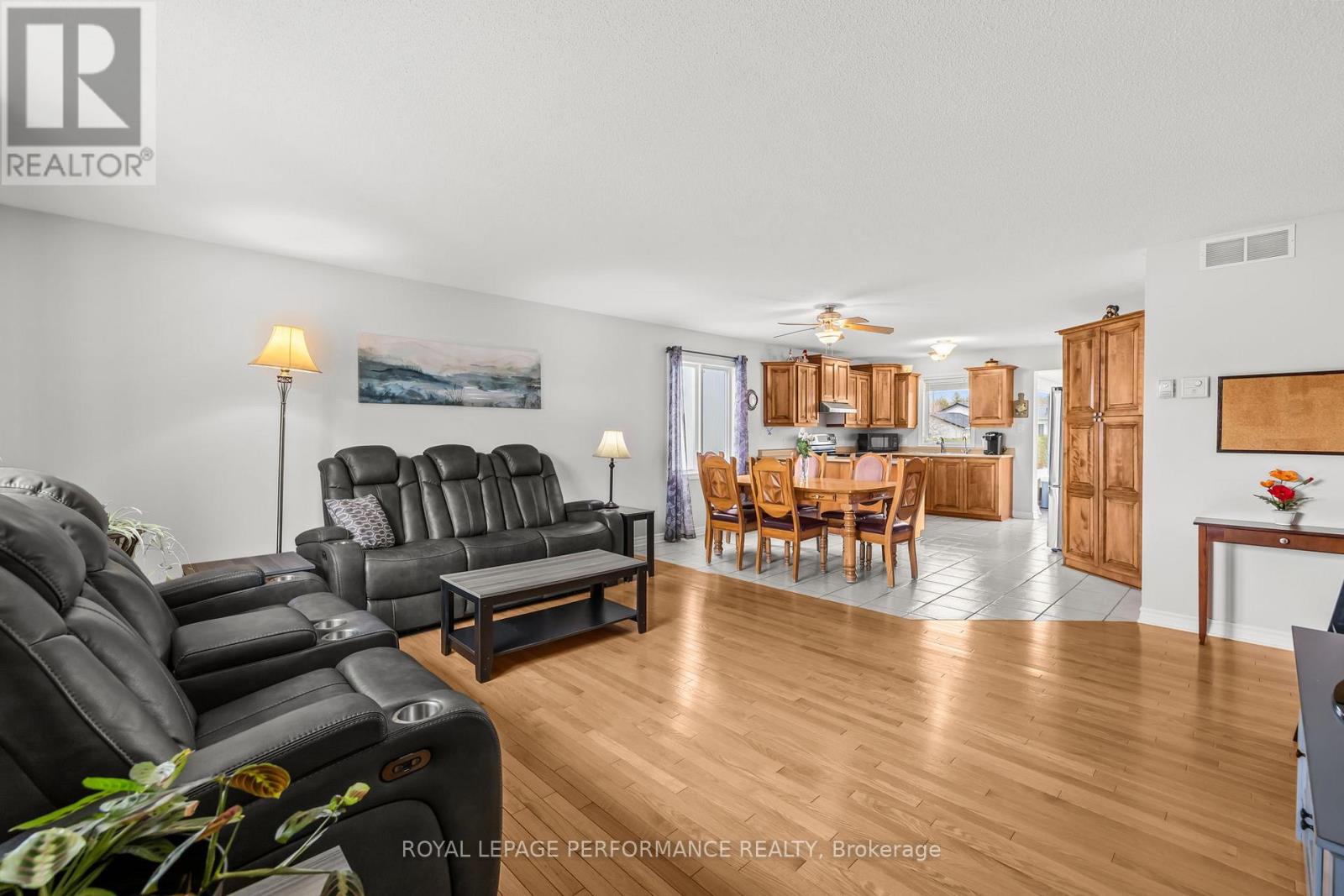 6 SARAH STREET - 6