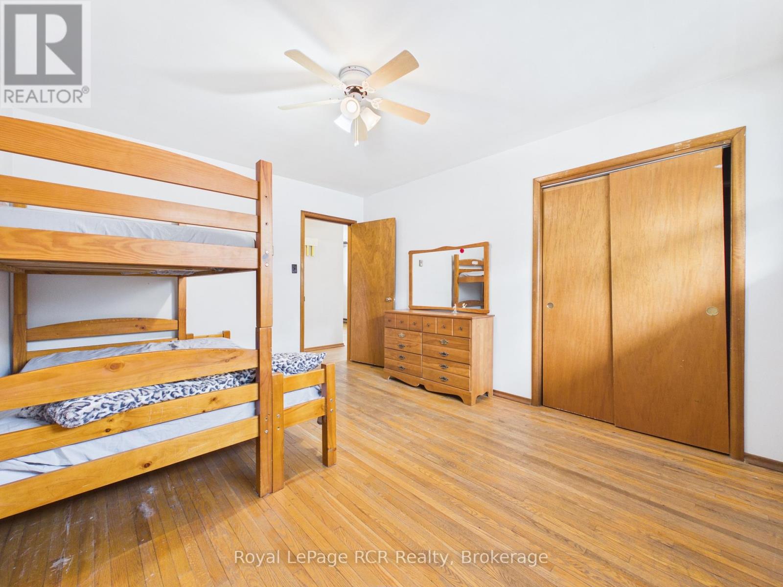 153 CARLING TERRACE - 12