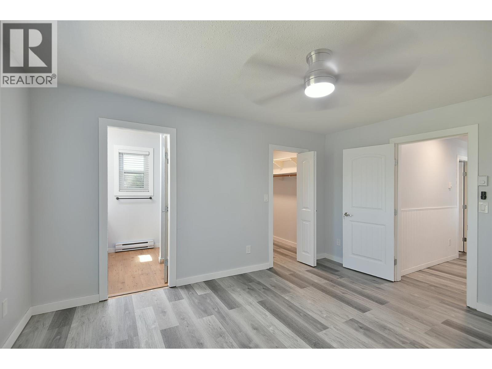 5784 MEDUSA STREET, Sechelt
