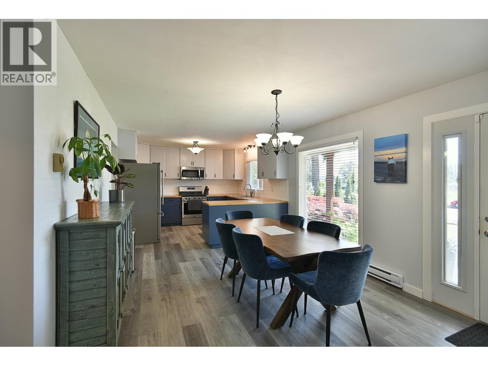 5784 MEDUSA STREET, Sechelt