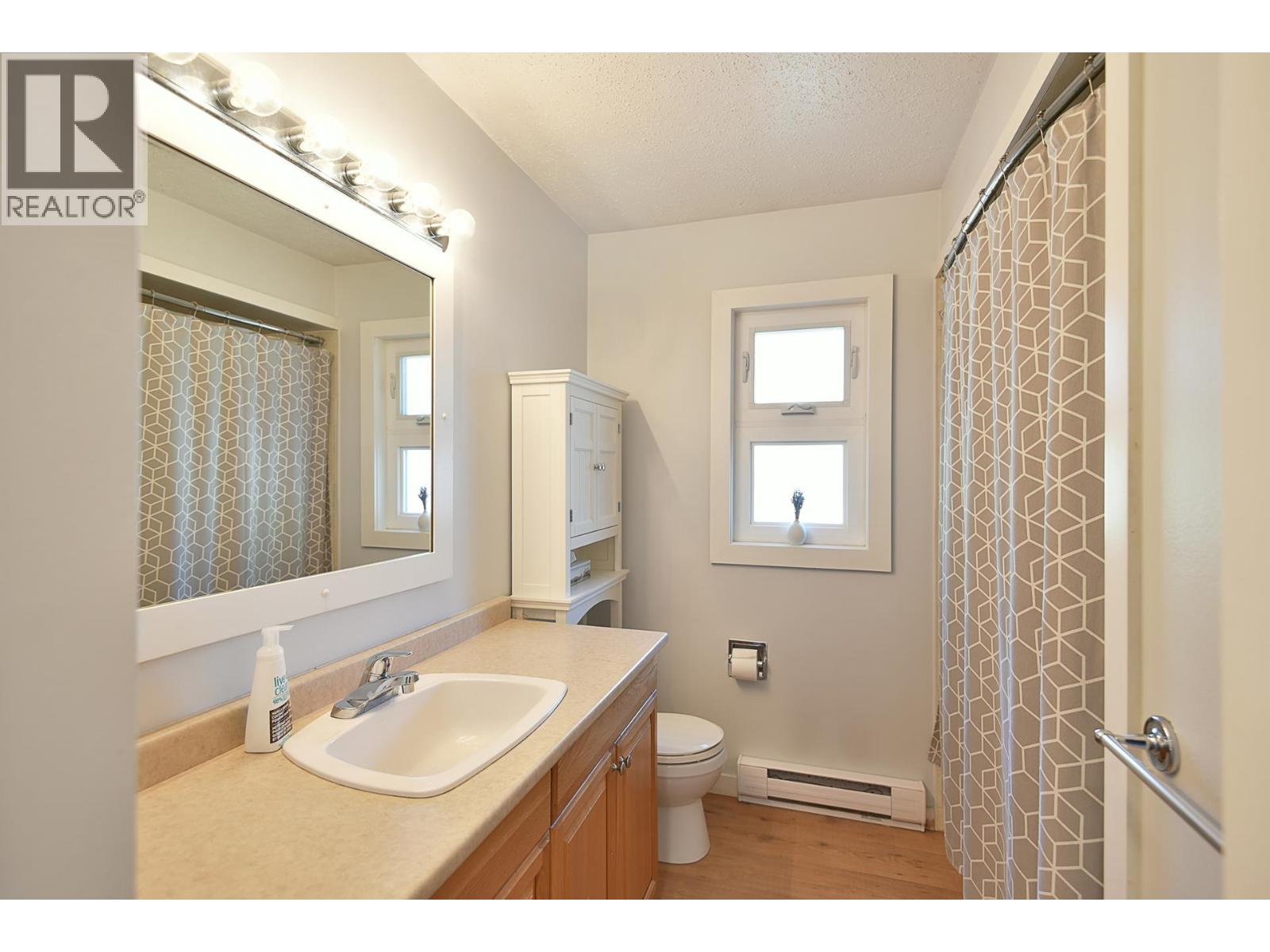 5784 MEDUSA STREET, Sechelt