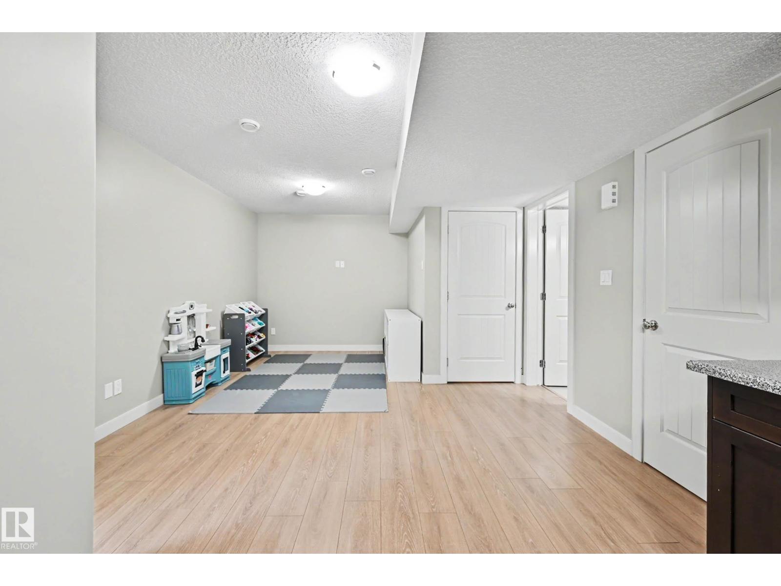9483 227 ST NW - 25