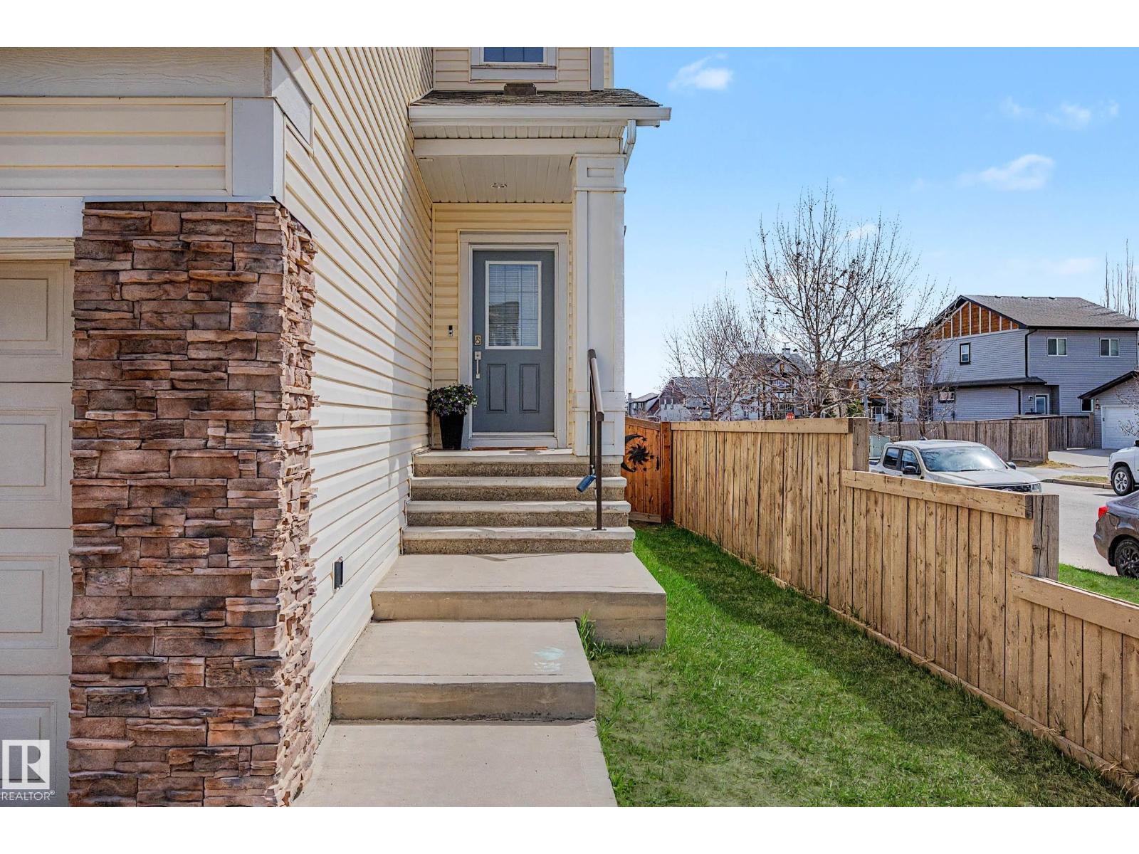 9483 227 ST NW - 4