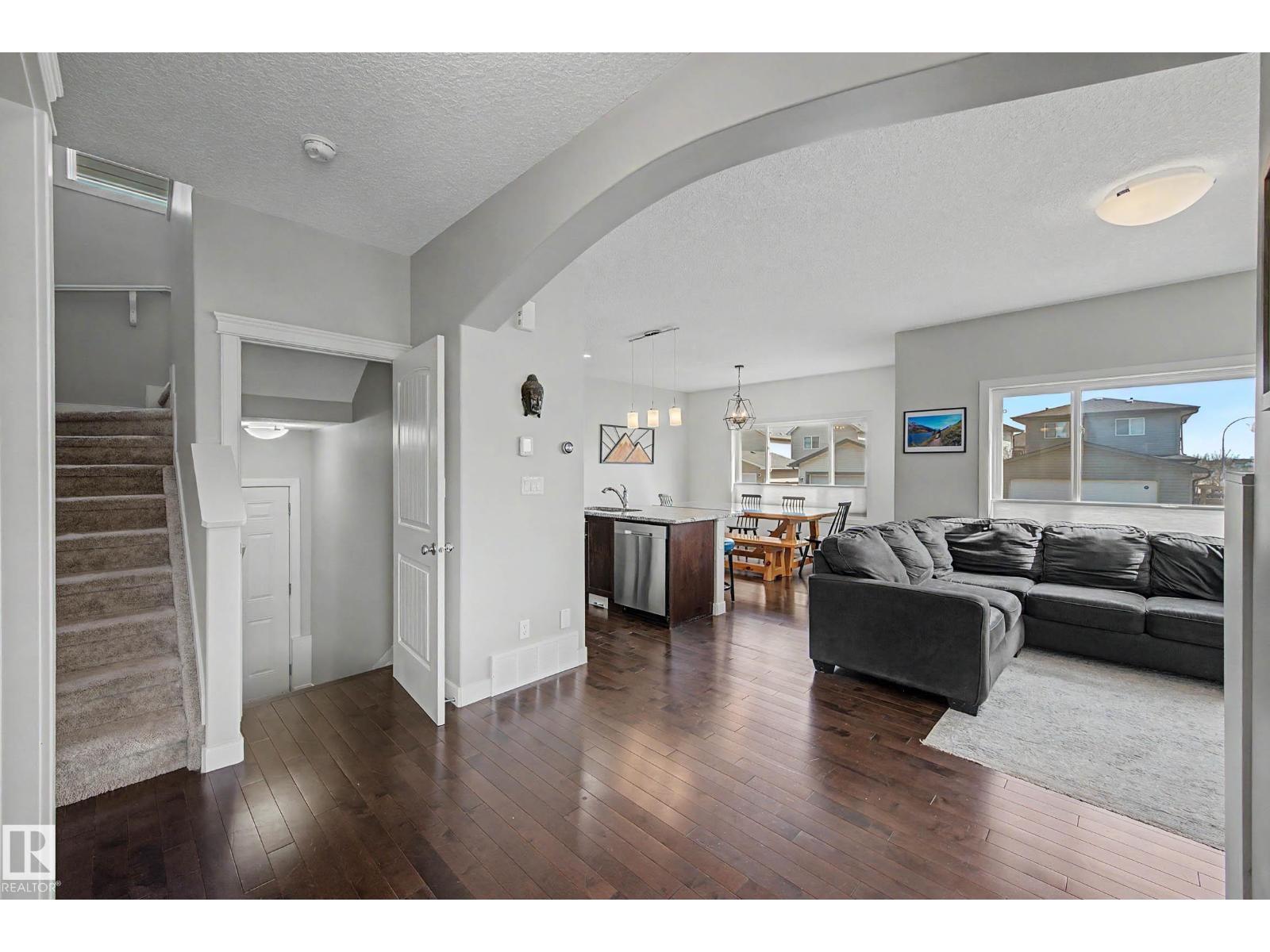 9483 227 ST NW - 7