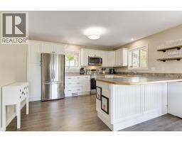 Kitchen - 13424 Hermiston Drive, Summerland, BC V0H1Z8 Photo 9