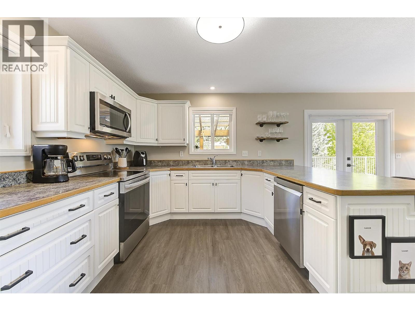 13424 Hermistion Drive, Summerland