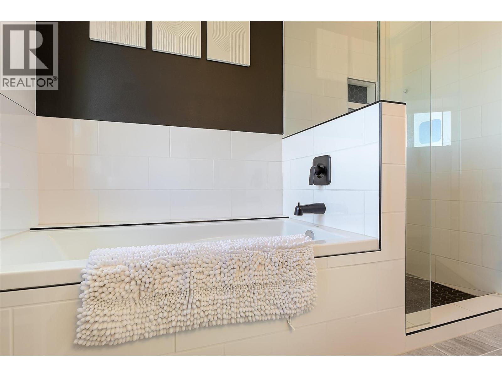 13424 Hermistion Drive, Summerland