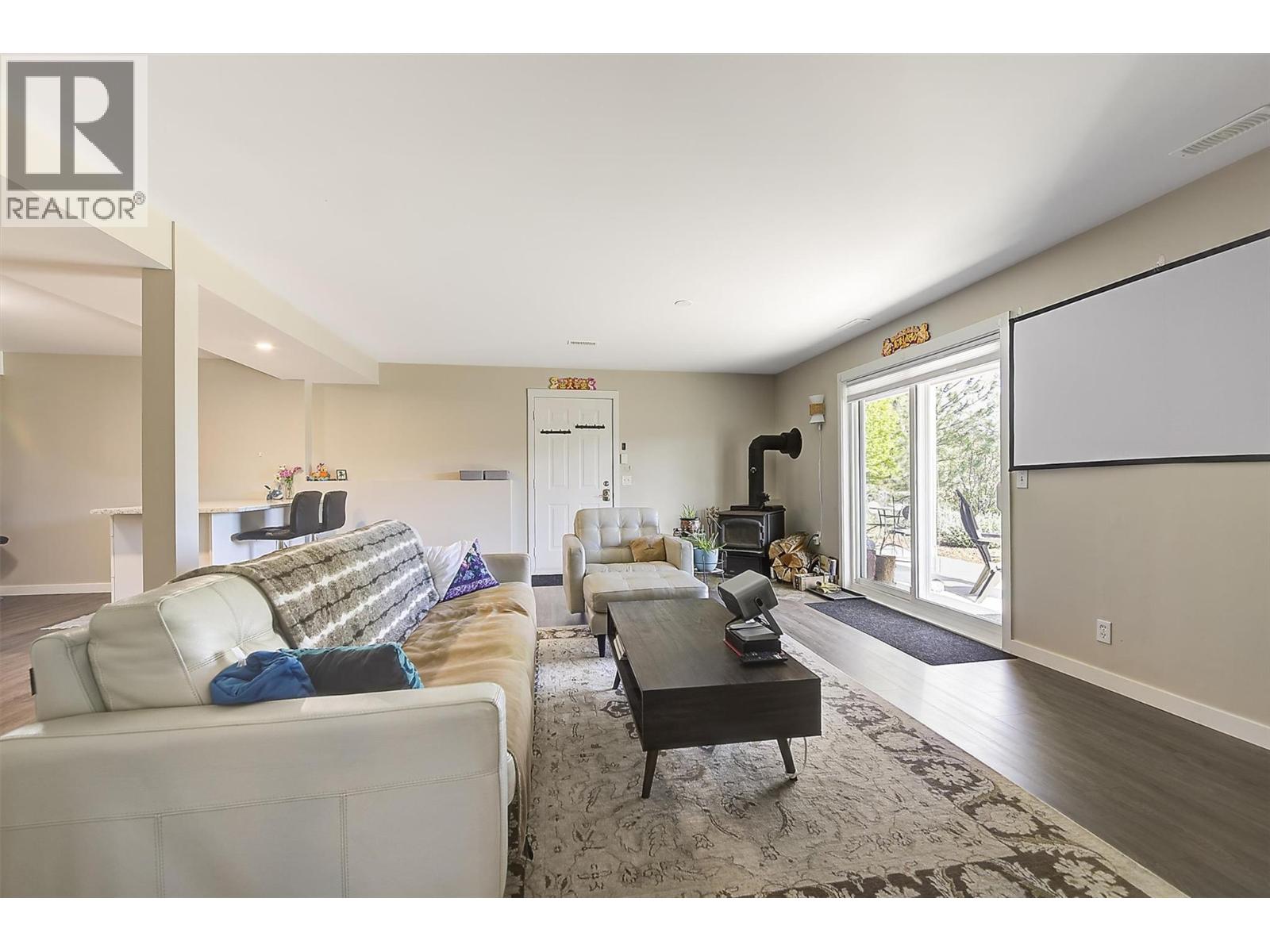 13424 Hermistion Drive, Summerland