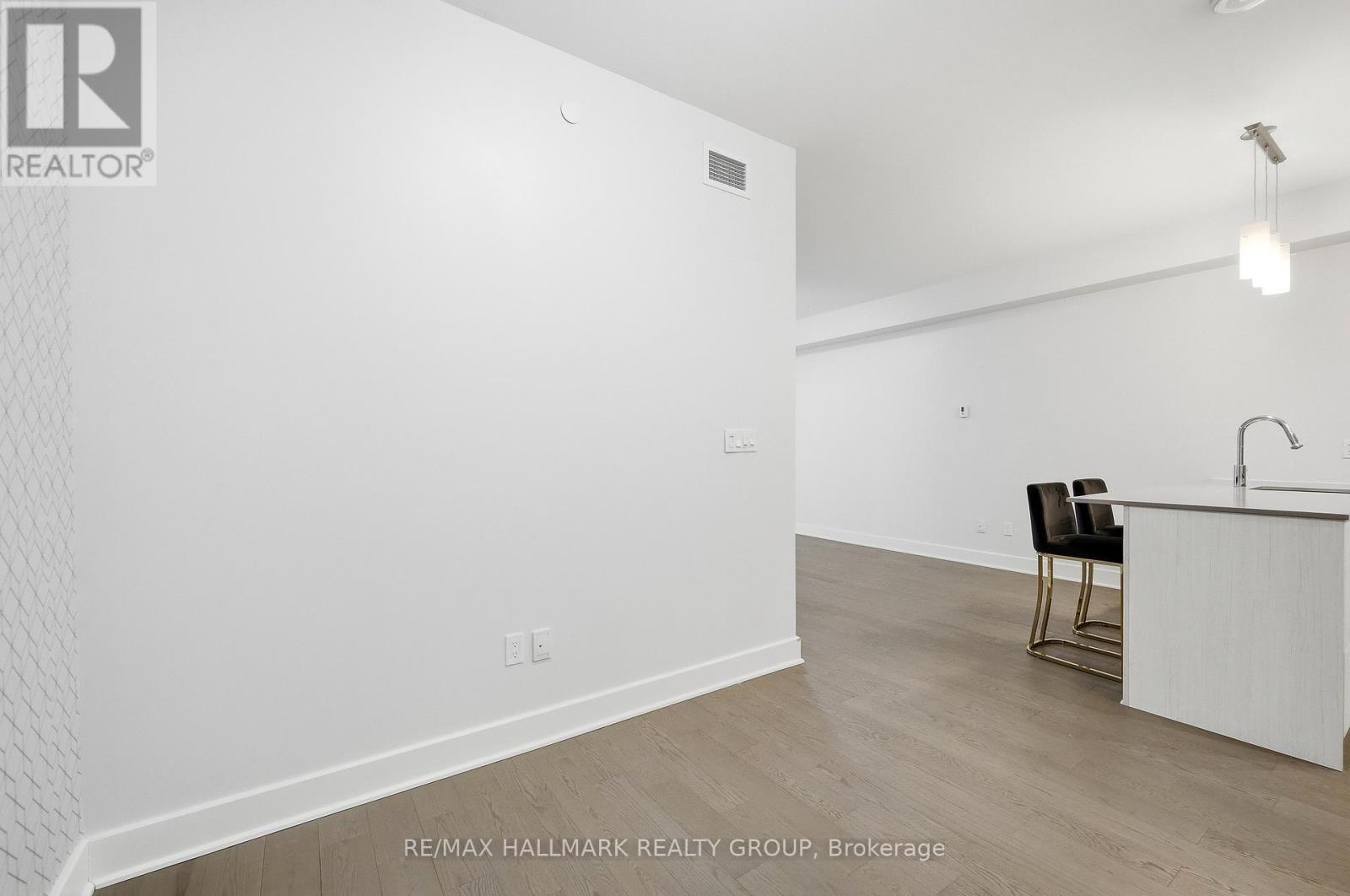#106 255 BAY STREET - 10
