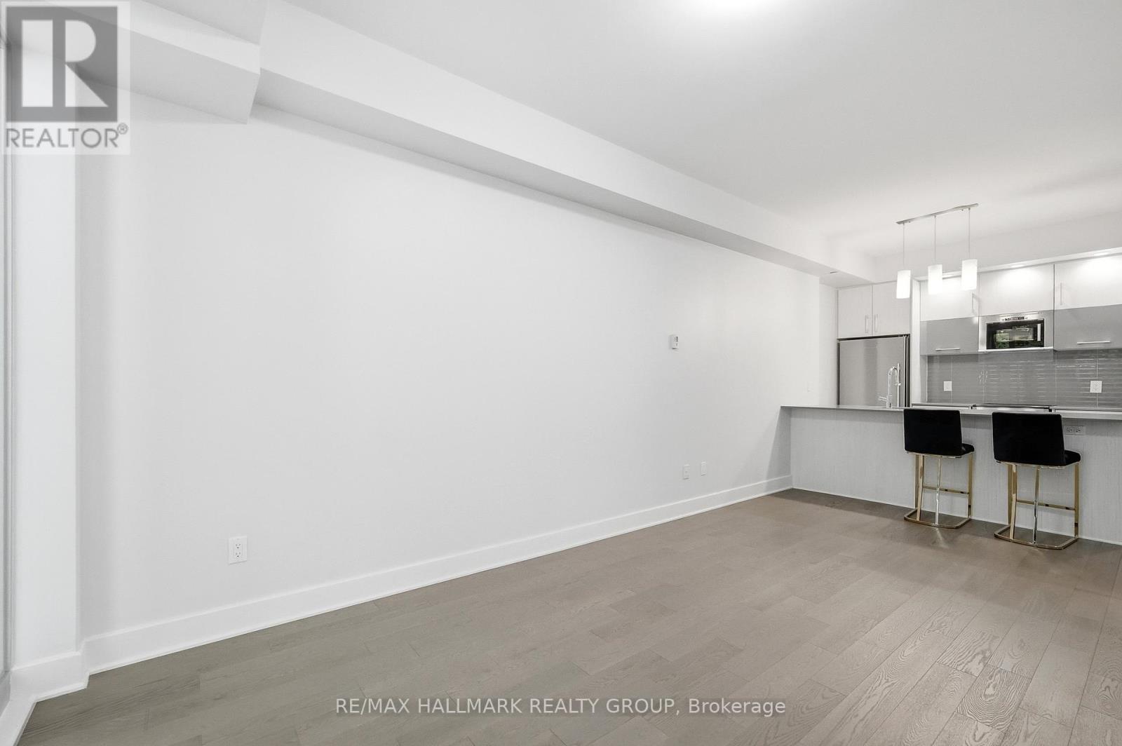 #106 255 BAY STREET - 17