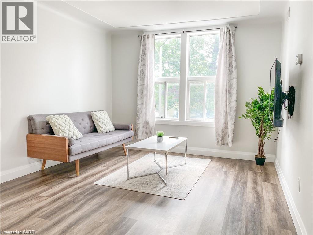132 AHRENS Street W Unit# 2, Kitchener, Ontario, N2H4C7 — Photo 4