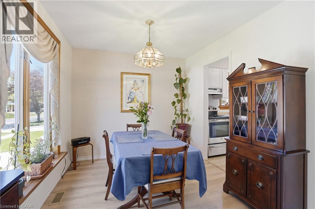13 FALLINGBROOK Drive, Fonthill, Ontario, L0S1E1 — Photo 6