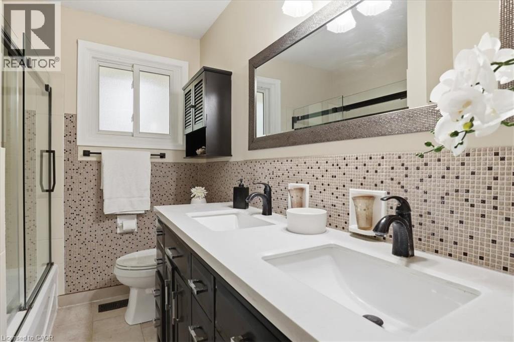 543 BOX GROVE Place, Waterloo, Ontario, N2L4V4 — Photo 3