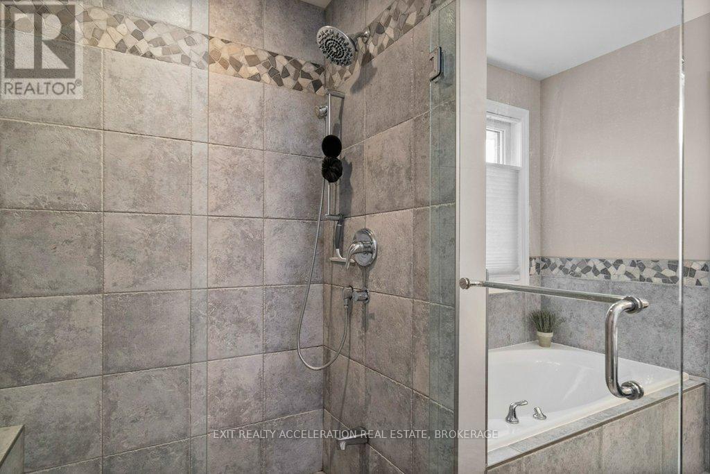 79 HARTWOOD CRESCENT - 19