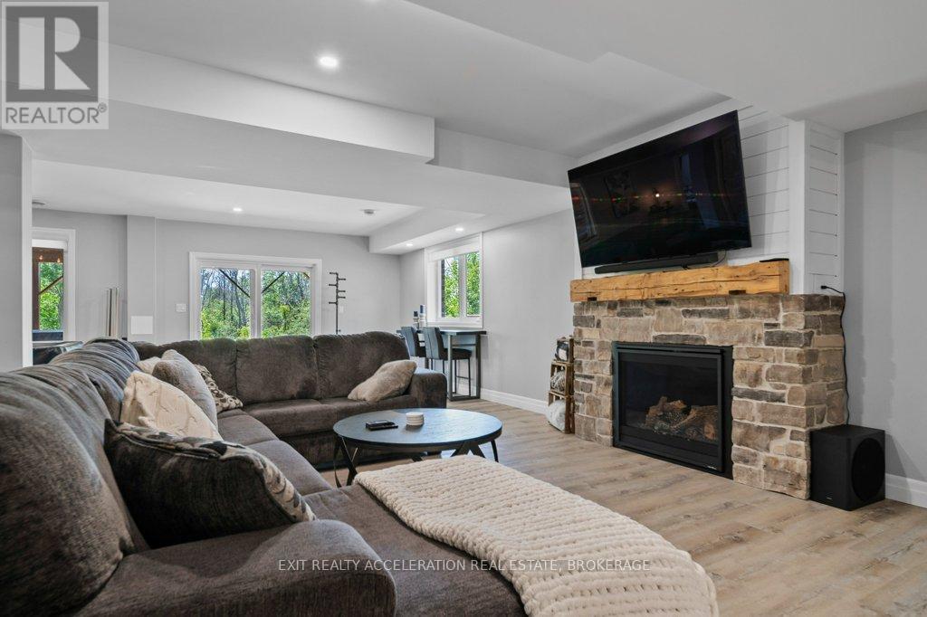 79 HARTWOOD CRESCENT - 29