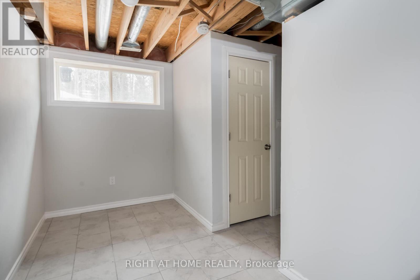 1171 EWART STREET - 36