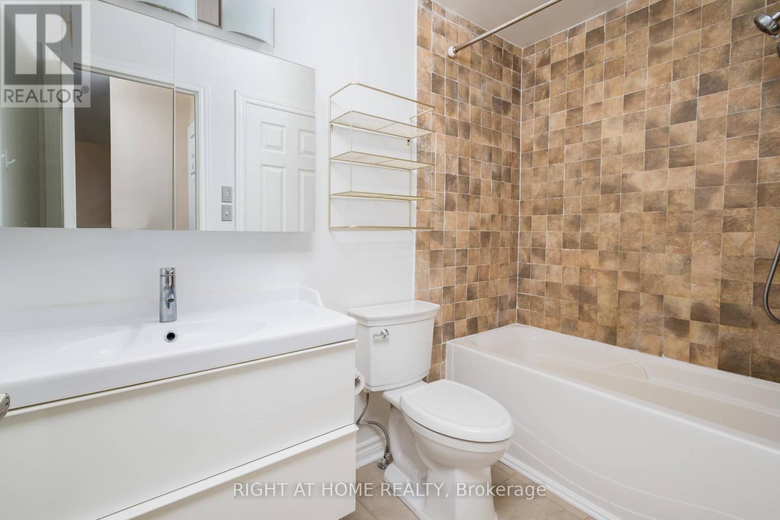 1171 EWART STREET - 29