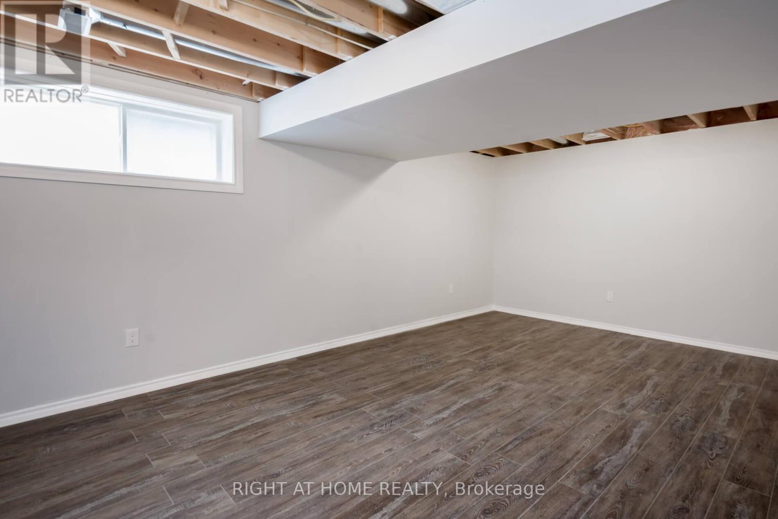 1171 EWART STREET - 33