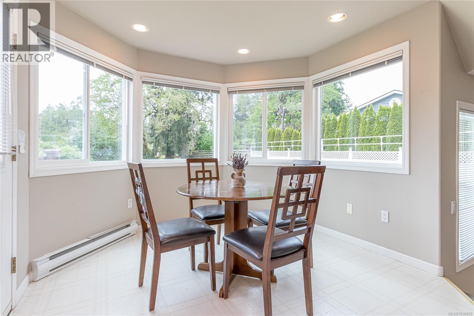 2228 Tarn Pl - 19