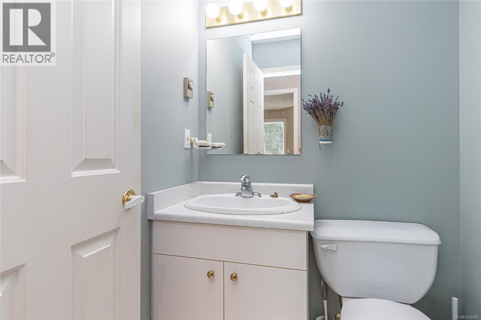 2228 Tarn Pl - 33