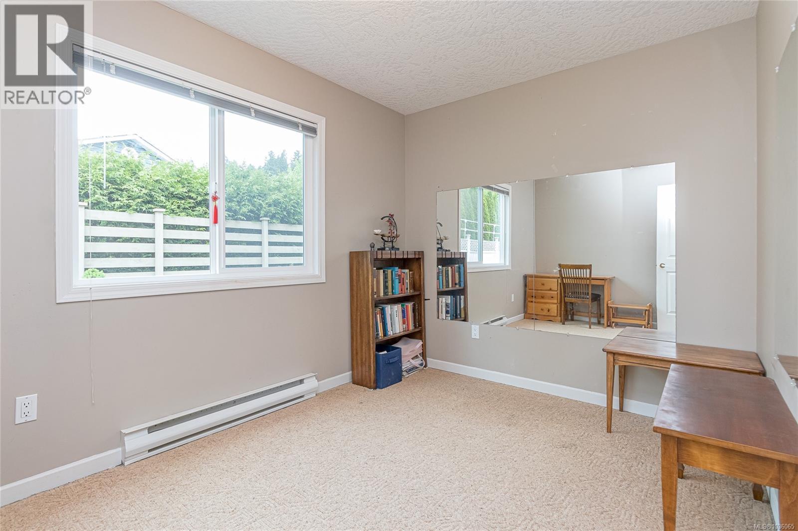 2228 Tarn Pl - 36