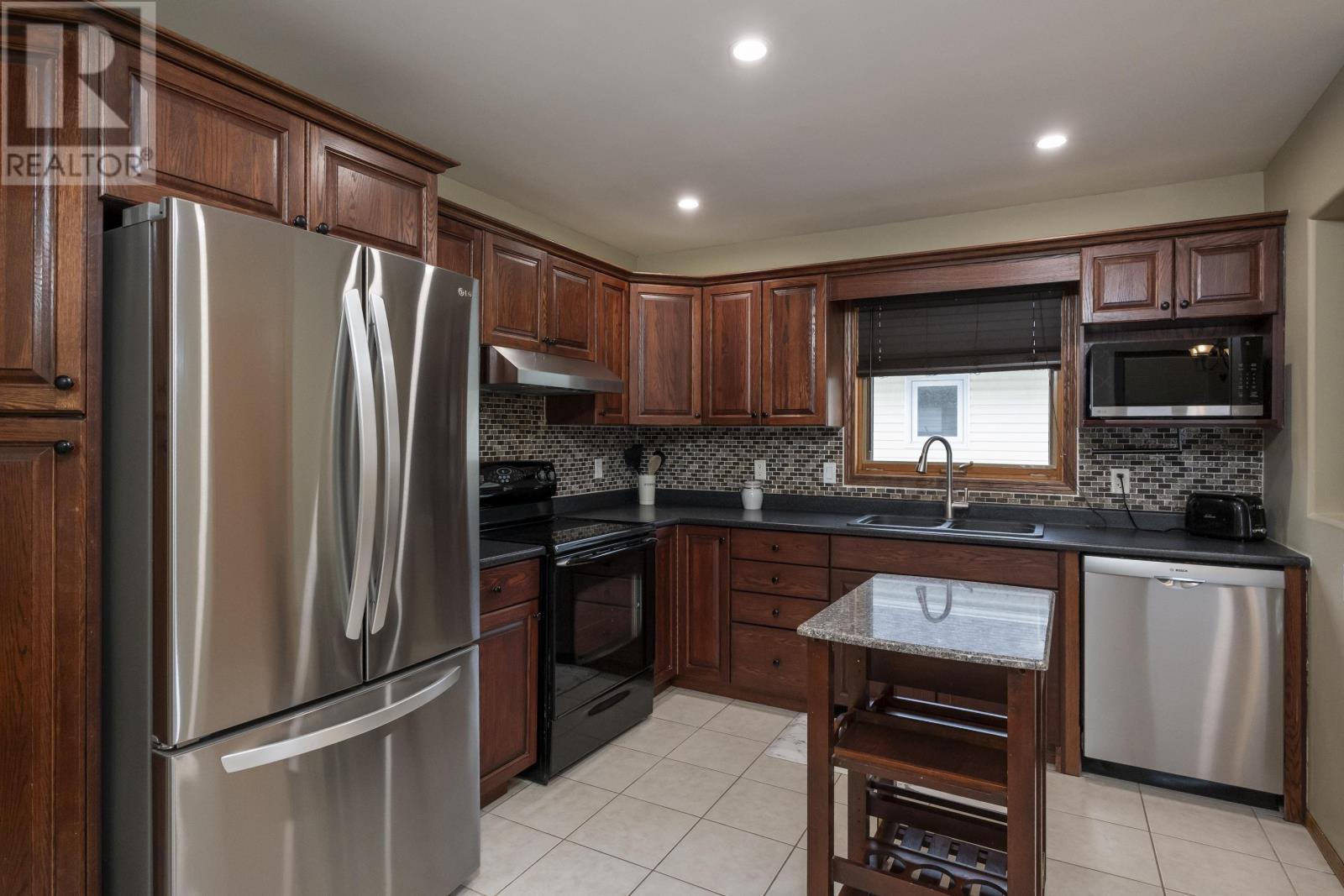 715 Porcupine Blvd, Thunder Bay, Ontario, P7C6A7 — Photo 8