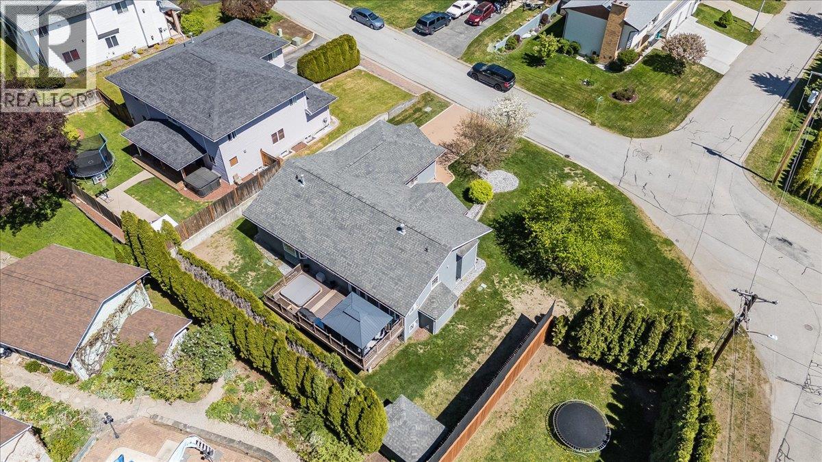 900 7TH Street - 63