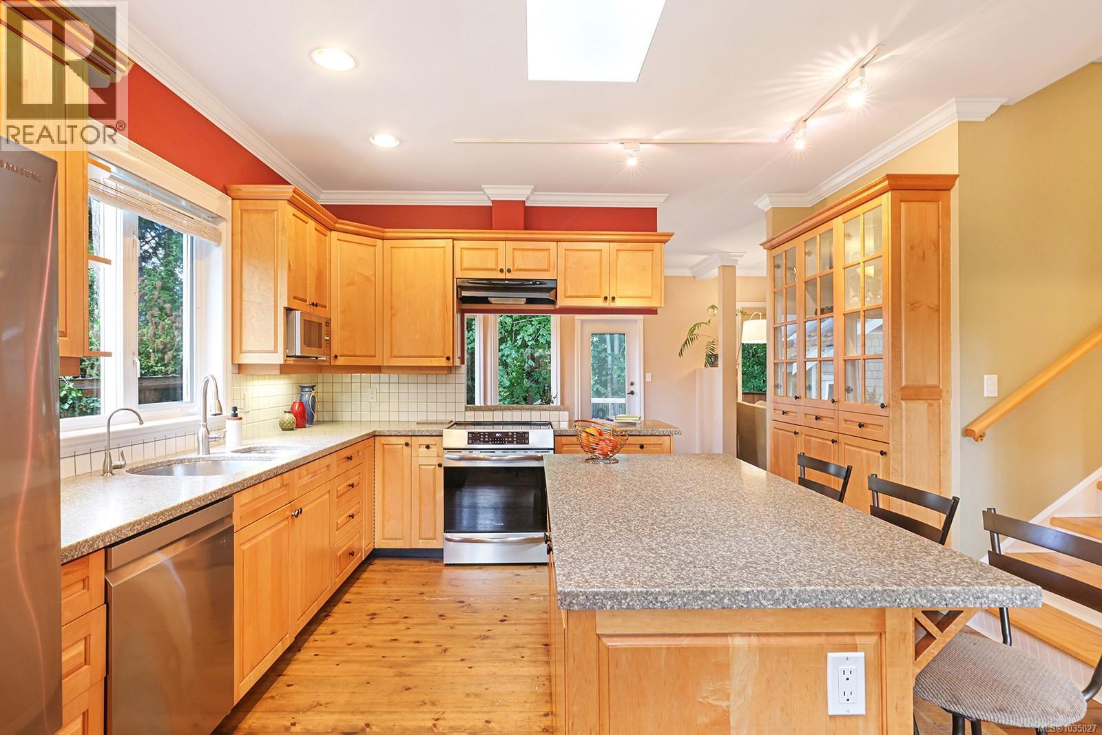 789 3RD St - 16
