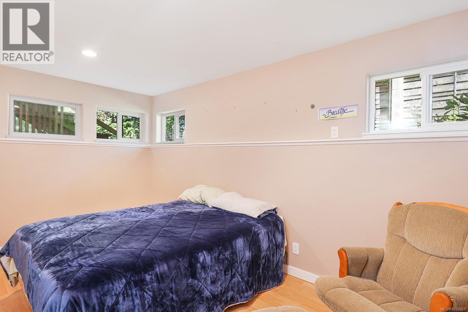 789 3RD St - 34